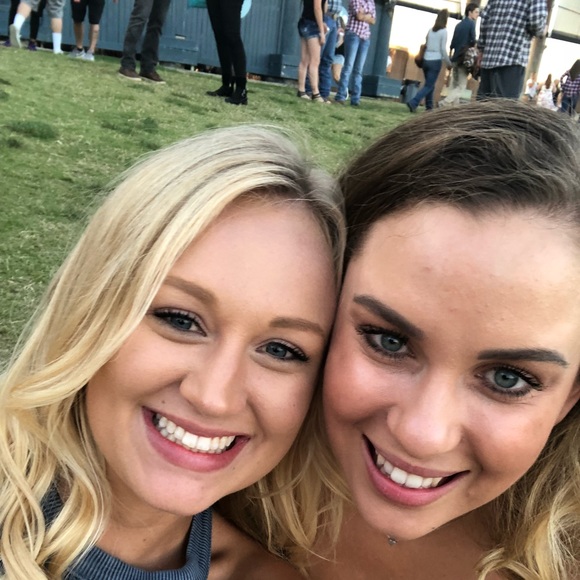 Meet your Posher, Serena - Picture 1 of 1